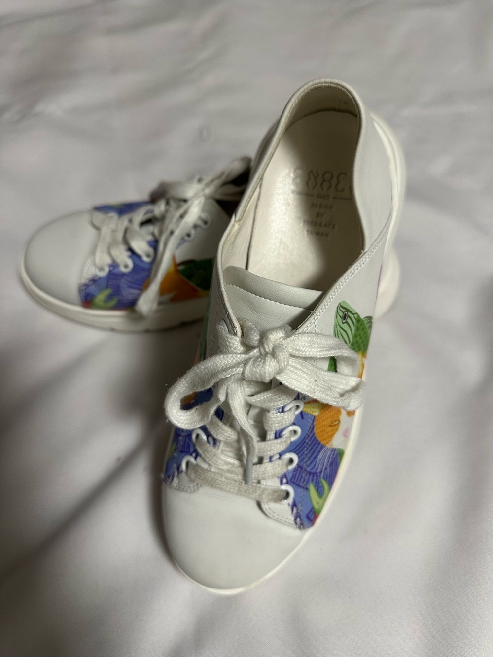 White Floral Accent Women's Sneakers - Unbranded